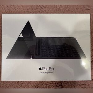 Apple iPad Pro 9.7-inch keyboard in Black